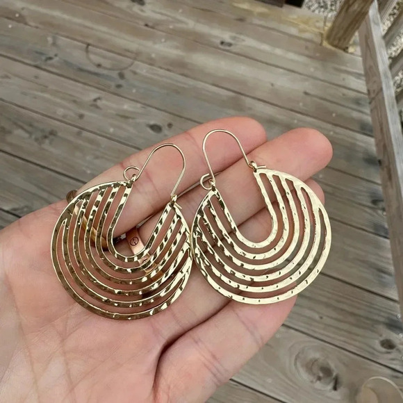 Anthropologie Gold Hammered Crescent Hoop Earring - Picture 12 of 16